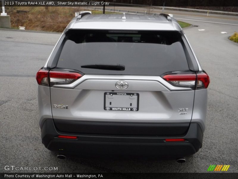 Silver Sky Metallic / Light Gray 2019 Toyota RAV4 XLE AWD