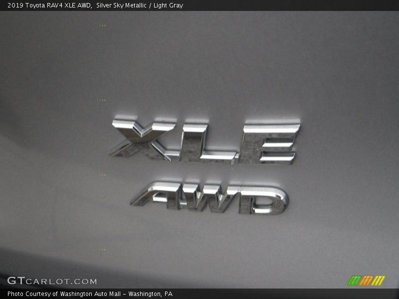 Silver Sky Metallic / Light Gray 2019 Toyota RAV4 XLE AWD