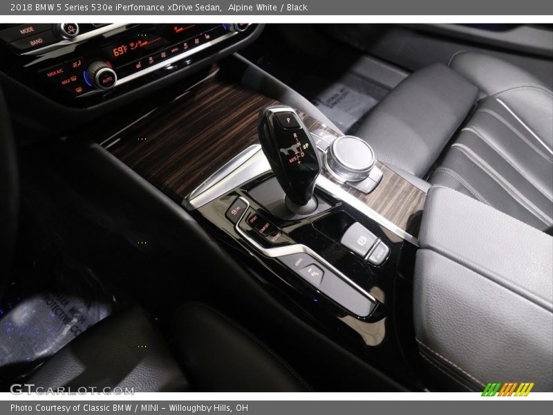 Alpine White / Black 2018 BMW 5 Series 530e iPerfomance xDrive Sedan