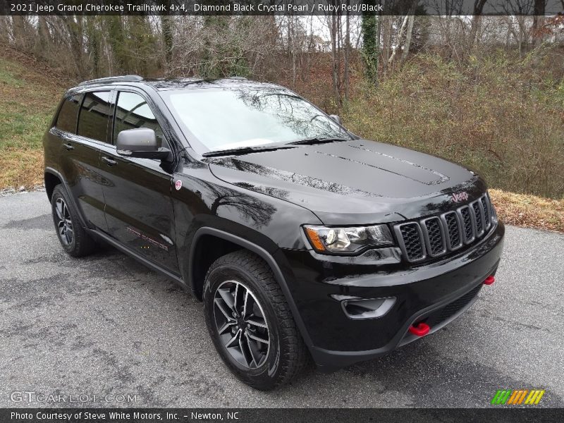 Front 3/4 View of 2021 Grand Cherokee Trailhawk 4x4