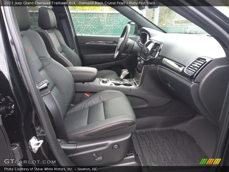 Front Seat of 2021 Grand Cherokee Trailhawk 4x4