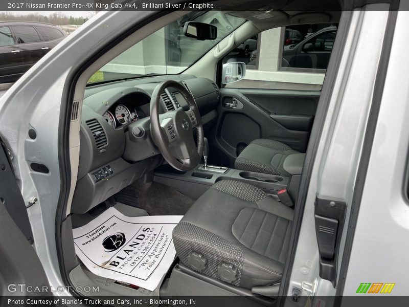 Brilliant Silver / Graphite 2017 Nissan Frontier Pro-4X King Cab 4x4