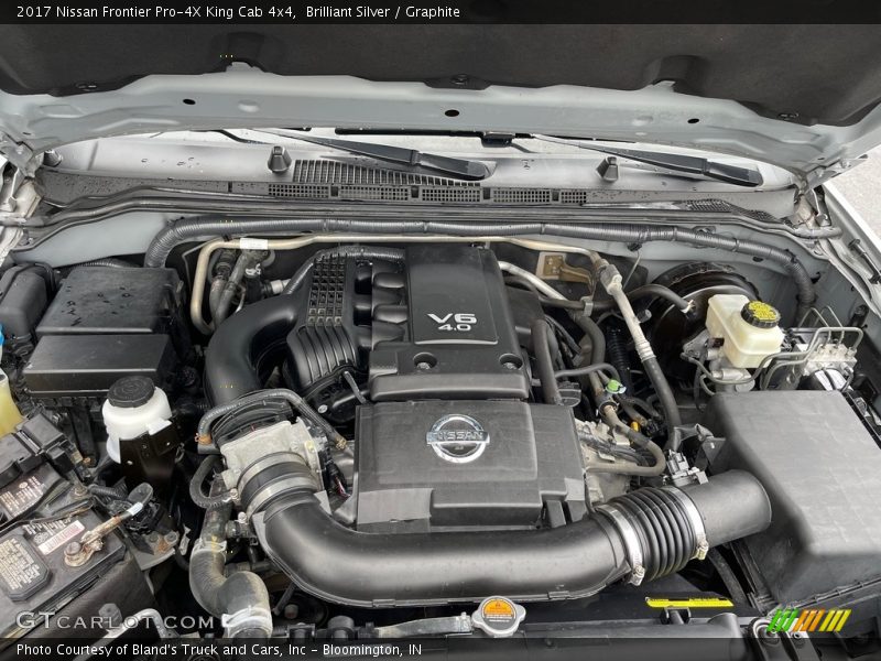 Brilliant Silver / Graphite 2017 Nissan Frontier Pro-4X King Cab 4x4