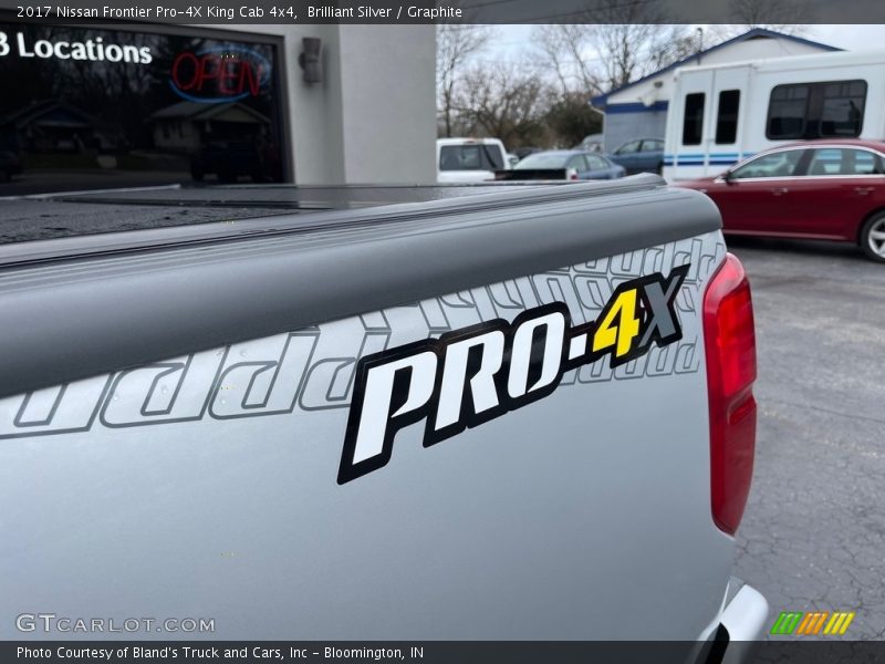 Brilliant Silver / Graphite 2017 Nissan Frontier Pro-4X King Cab 4x4