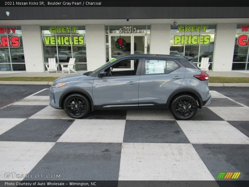 Boulder Gray Pearl / Charcoal 2021 Nissan Kicks SR