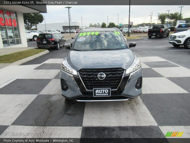 Boulder Gray Pearl / Charcoal 2021 Nissan Kicks SR