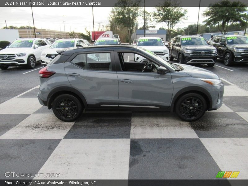 Boulder Gray Pearl / Charcoal 2021 Nissan Kicks SR