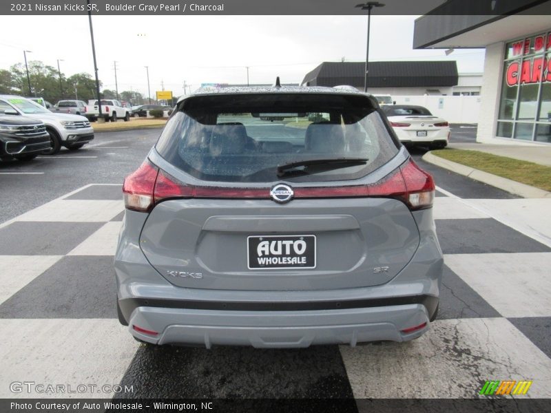 Boulder Gray Pearl / Charcoal 2021 Nissan Kicks SR