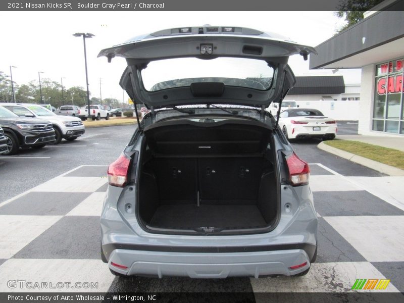 Boulder Gray Pearl / Charcoal 2021 Nissan Kicks SR