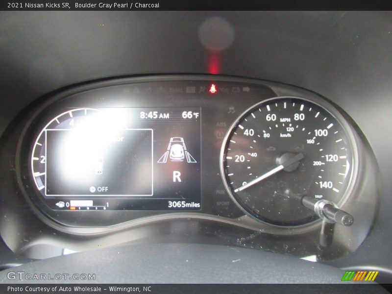 Boulder Gray Pearl / Charcoal 2021 Nissan Kicks SR