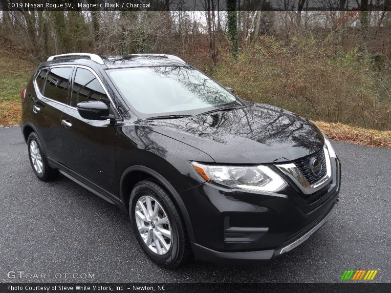 Front 3/4 View of 2019 Rogue SV