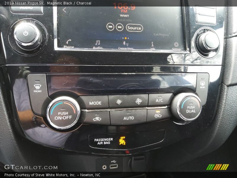 Magnetic Black / Charcoal 2019 Nissan Rogue SV