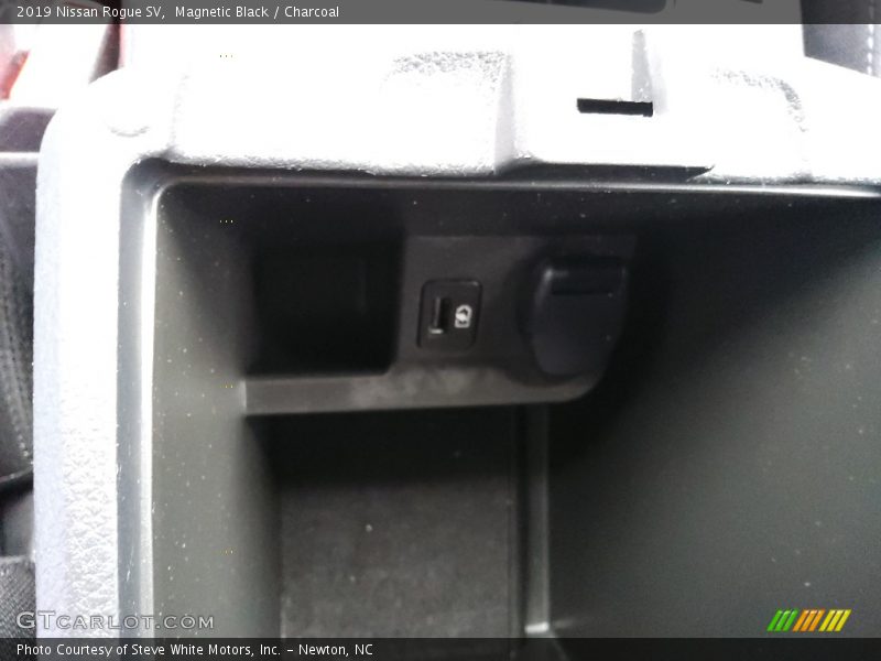 Magnetic Black / Charcoal 2019 Nissan Rogue SV