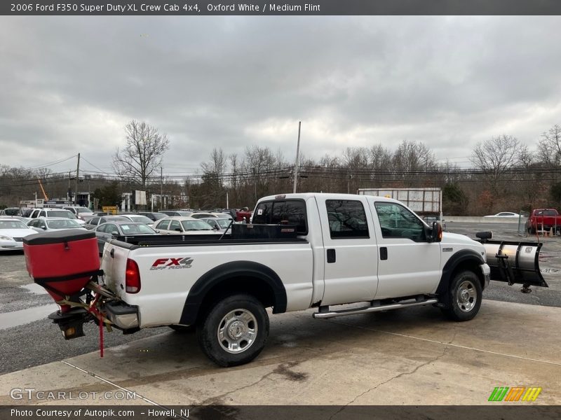 Oxford White / Medium Flint 2006 Ford F350 Super Duty XL Crew Cab 4x4