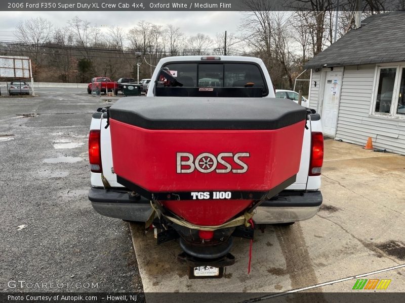 Oxford White / Medium Flint 2006 Ford F350 Super Duty XL Crew Cab 4x4