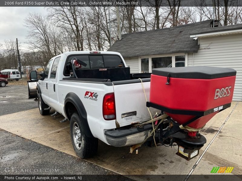 Oxford White / Medium Flint 2006 Ford F350 Super Duty XL Crew Cab 4x4