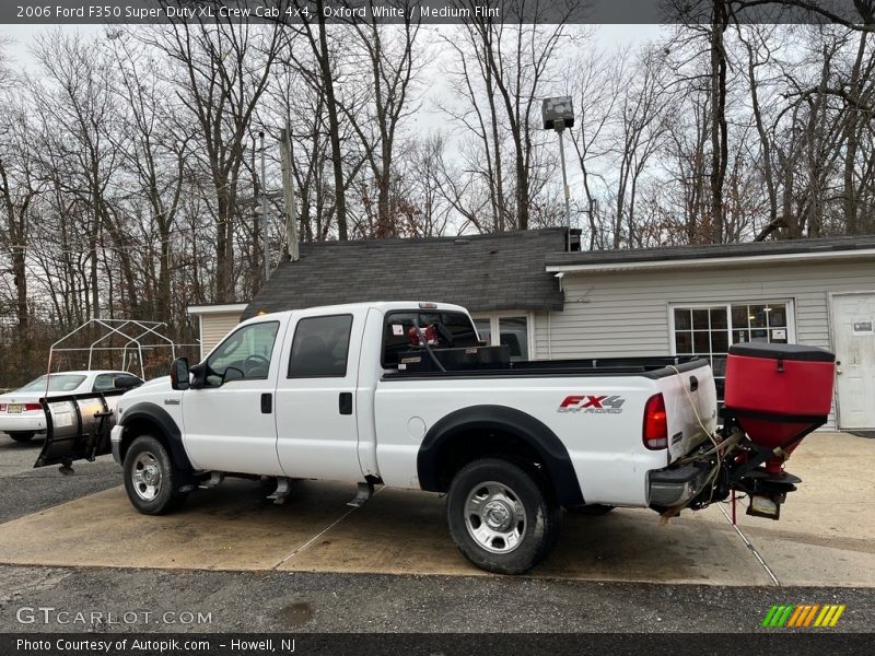 Oxford White / Medium Flint 2006 Ford F350 Super Duty XL Crew Cab 4x4