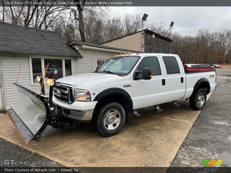 Front 3/4 View of 2006 F350 Super Duty XL Crew Cab 4x4