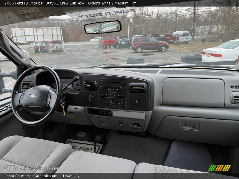 Oxford White / Medium Flint 2006 Ford F350 Super Duty XL Crew Cab 4x4