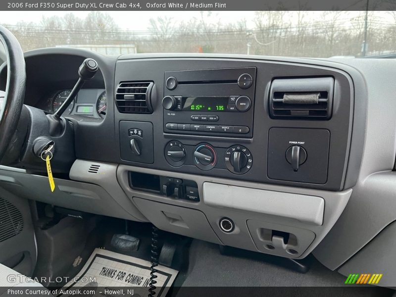 Oxford White / Medium Flint 2006 Ford F350 Super Duty XL Crew Cab 4x4