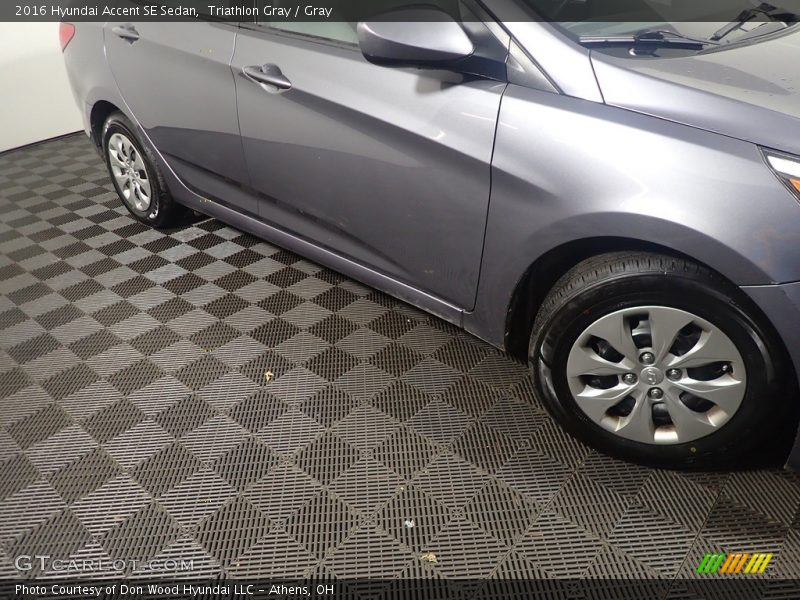 Triathlon Gray / Gray 2016 Hyundai Accent SE Sedan