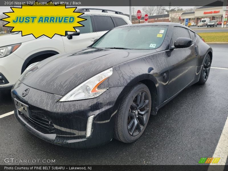 Pearl White / Black 2016 Nissan 370Z Coupe