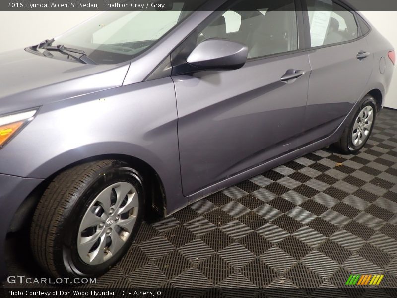 Triathlon Gray / Gray 2016 Hyundai Accent SE Sedan