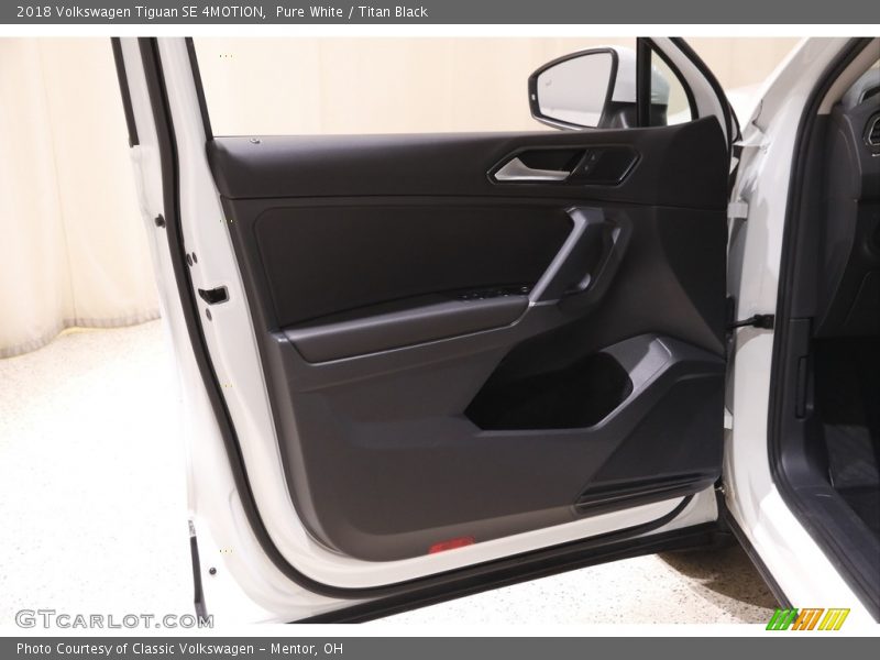 Pure White / Titan Black 2018 Volkswagen Tiguan SE 4MOTION