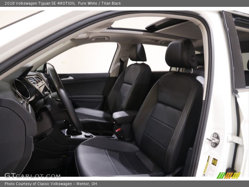 Pure White / Titan Black 2018 Volkswagen Tiguan SE 4MOTION