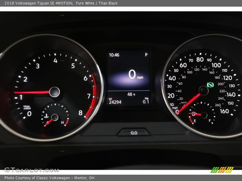 Pure White / Titan Black 2018 Volkswagen Tiguan SE 4MOTION