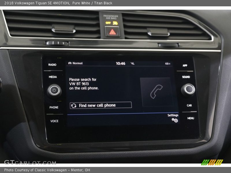 Pure White / Titan Black 2018 Volkswagen Tiguan SE 4MOTION
