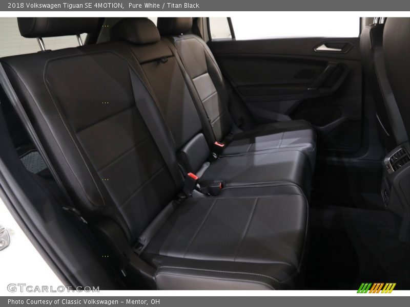 Pure White / Titan Black 2018 Volkswagen Tiguan SE 4MOTION