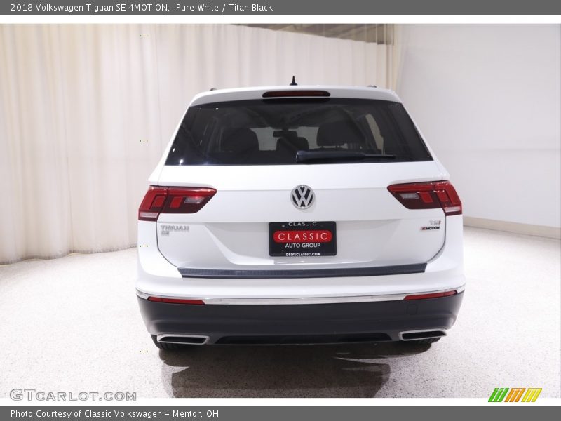 Pure White / Titan Black 2018 Volkswagen Tiguan SE 4MOTION