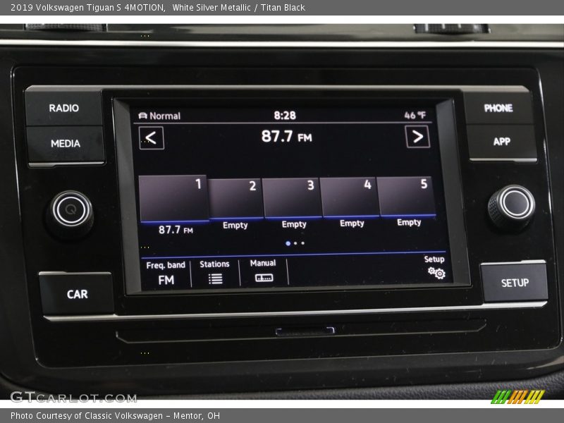 White Silver Metallic / Titan Black 2019 Volkswagen Tiguan S 4MOTION