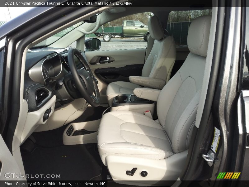 Granite Crystal Metallic / Black/Alloy 2021 Chrysler Pacifica Touring L