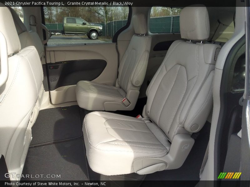 Granite Crystal Metallic / Black/Alloy 2021 Chrysler Pacifica Touring L