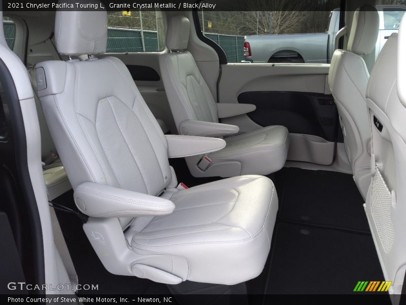 Granite Crystal Metallic / Black/Alloy 2021 Chrysler Pacifica Touring L