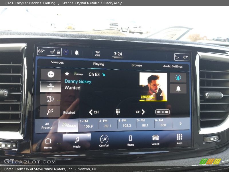 Granite Crystal Metallic / Black/Alloy 2021 Chrysler Pacifica Touring L