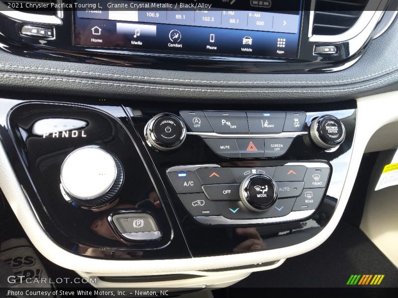 Granite Crystal Metallic / Black/Alloy 2021 Chrysler Pacifica Touring L