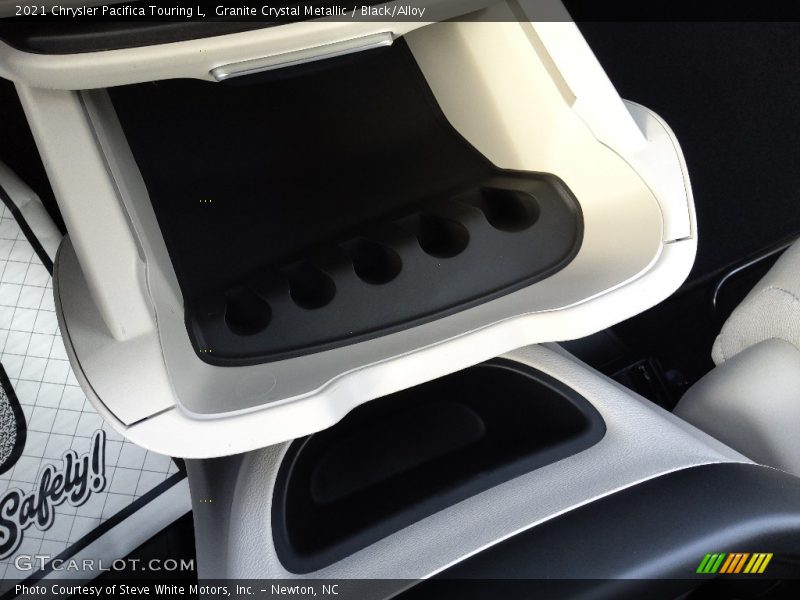 Granite Crystal Metallic / Black/Alloy 2021 Chrysler Pacifica Touring L
