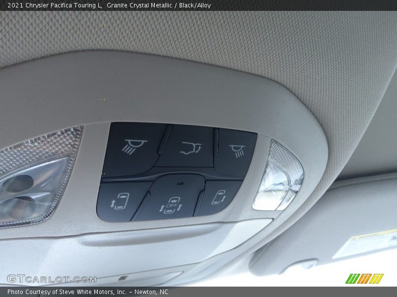 Granite Crystal Metallic / Black/Alloy 2021 Chrysler Pacifica Touring L