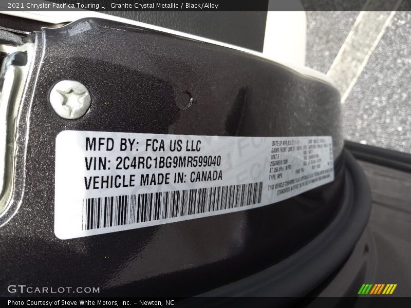 Granite Crystal Metallic / Black/Alloy 2021 Chrysler Pacifica Touring L