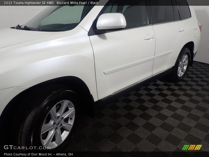 Blizzard White Pearl / Black 2013 Toyota Highlander SE 4WD