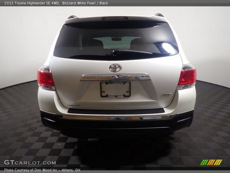 Blizzard White Pearl / Black 2013 Toyota Highlander SE 4WD