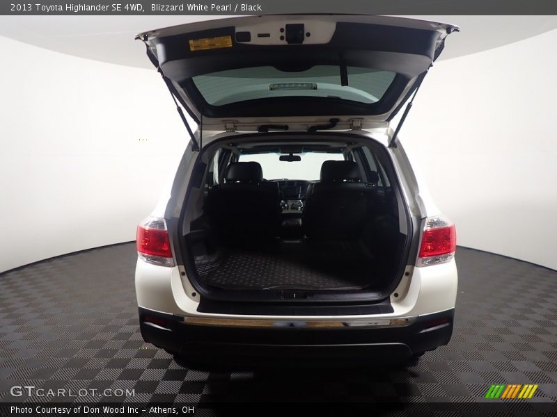 Blizzard White Pearl / Black 2013 Toyota Highlander SE 4WD