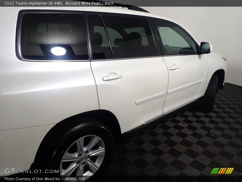 Blizzard White Pearl / Black 2013 Toyota Highlander SE 4WD