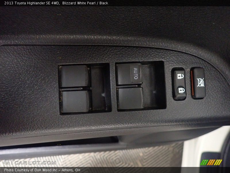 Blizzard White Pearl / Black 2013 Toyota Highlander SE 4WD