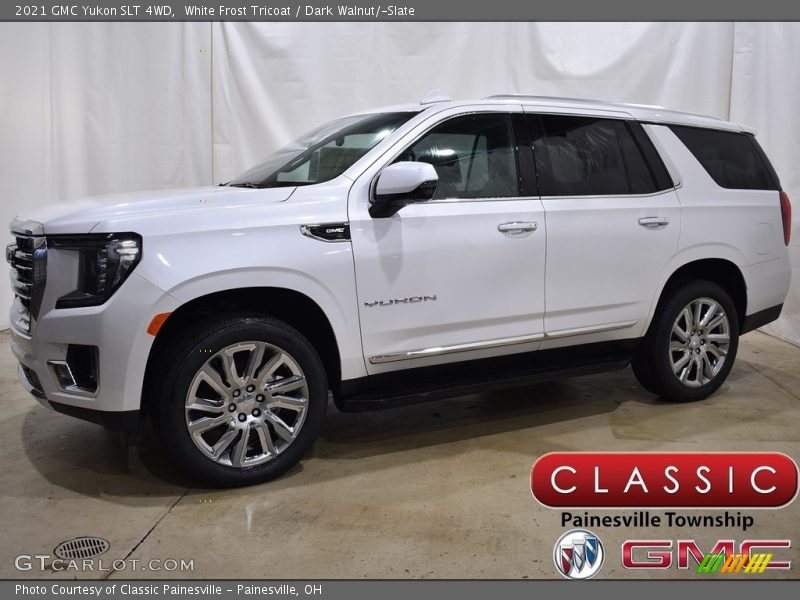 White Frost Tricoat / Dark Walnut/­Slate 2021 GMC Yukon SLT 4WD
