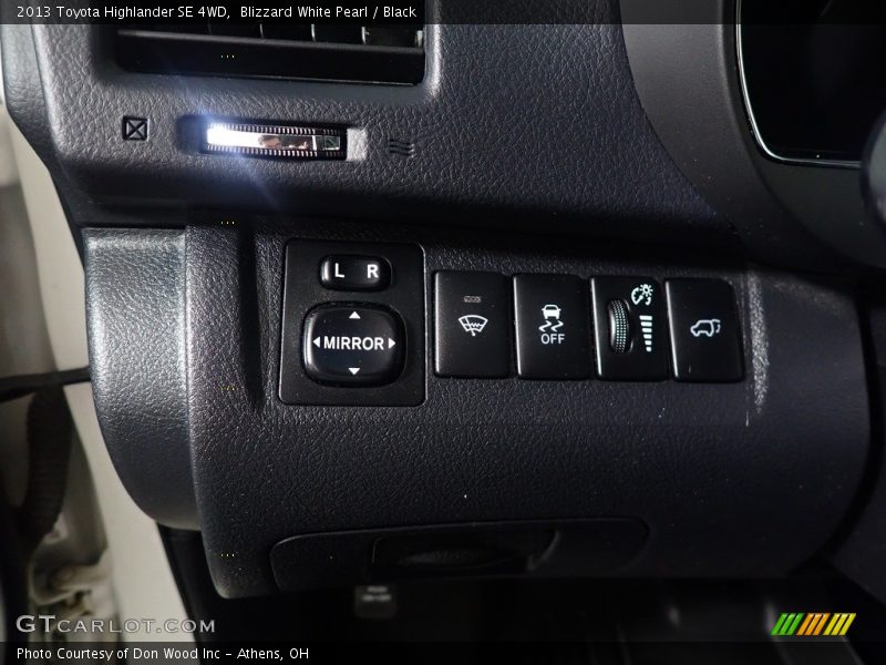 Blizzard White Pearl / Black 2013 Toyota Highlander SE 4WD