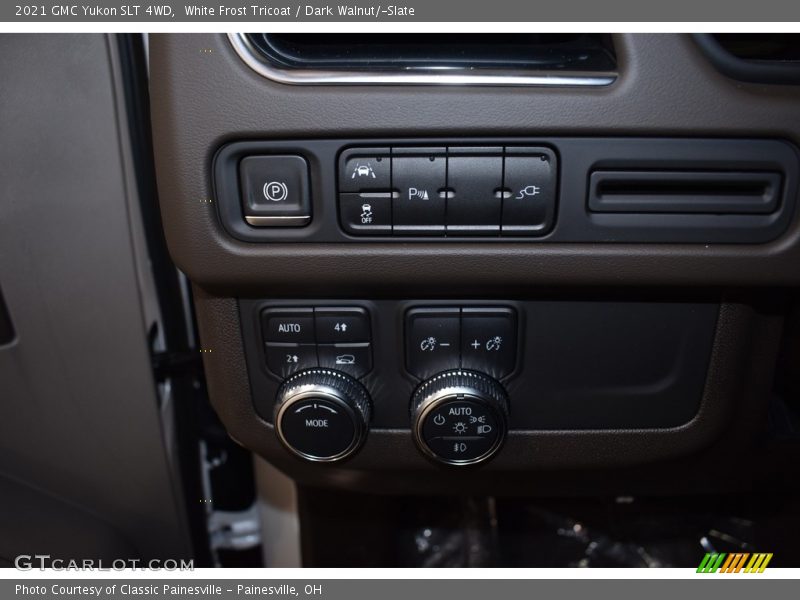 White Frost Tricoat / Dark Walnut/­Slate 2021 GMC Yukon SLT 4WD